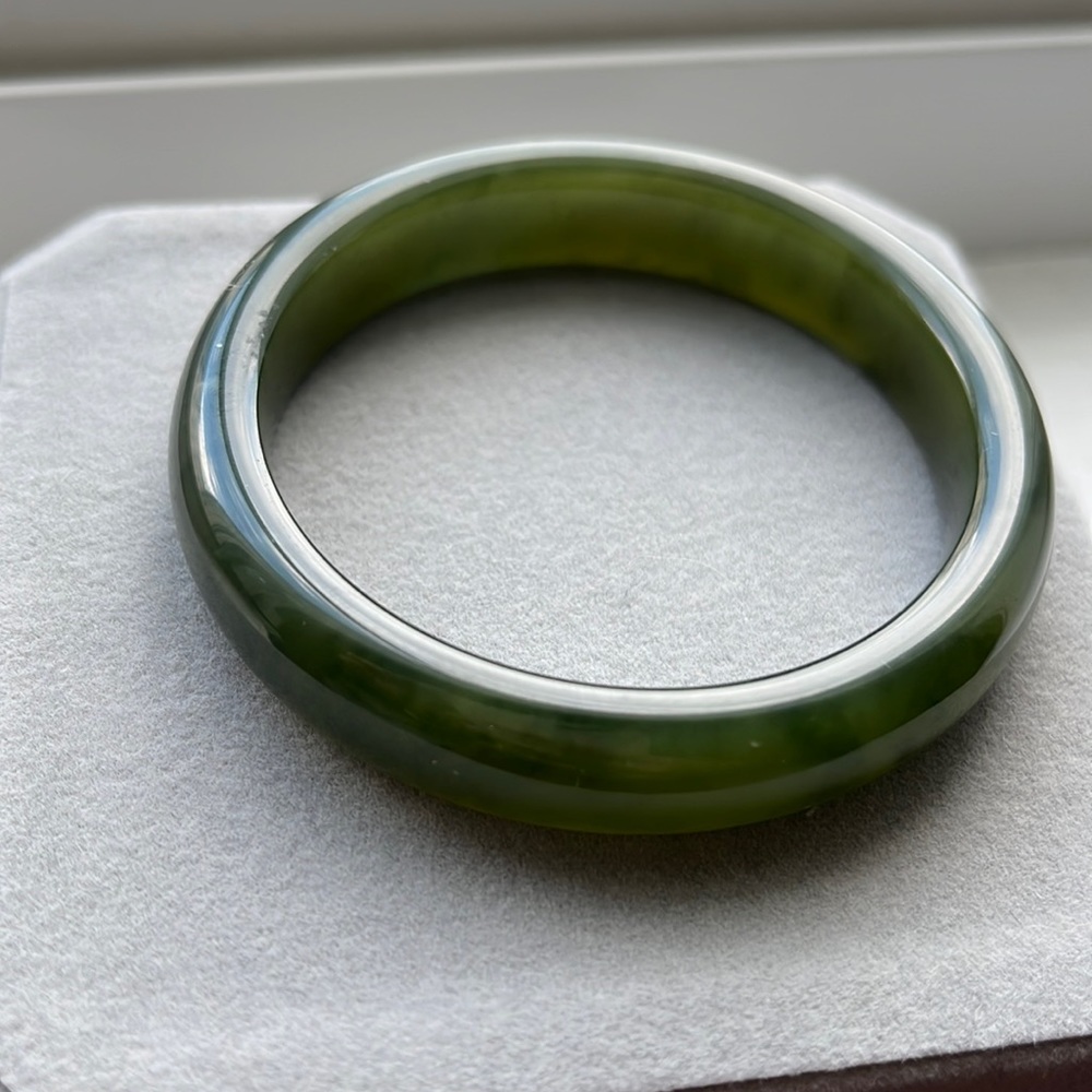 Nature Jade bracelet (solid pure jade)
